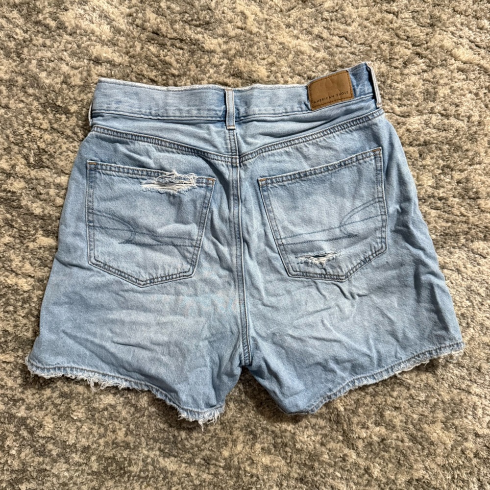 American Eagle Outfitters Highest Rise Baggy light wash denim shorts size 4 - Picture 2 of 5